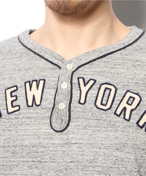 fennica Men's(フェニカメンズ)の「CHESWICK / ヘンリーネックT(Tシャツ/カットソー・メンズ・グレー/レッド・MEDIUM/SMALL/LARGE)」の8枚目の写真