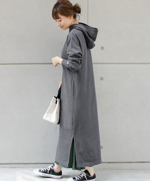 Champion(チャンピオン)の「Champion 別注裏毛フーディワンピース(ワンピース)」|チャコールグレー