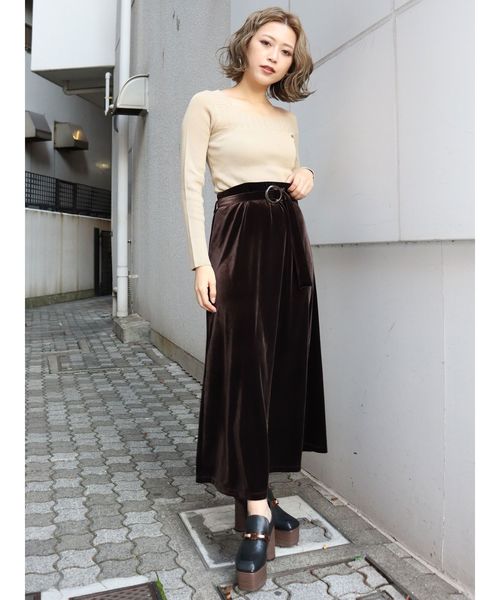 MURUA（ムルーア）の「ベロアマーメイドスカート（スカート・レディース・ブラウン/カーキ/ピンク・FREE）」の4枚目の写真