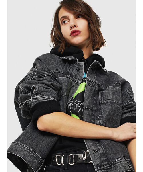 DIESELリラックスフィット デニムジャケット ブラック DIESELリラックスフィット デニムジャケット ブラック