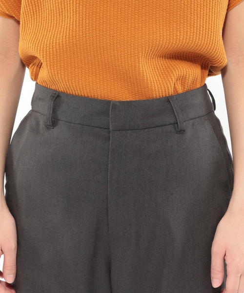 LAKOLE(ラコレ)の「リネン混スラブスリットヘムパンツ / LAKOLE(その他パンツ・レディース・ブラウン/ベージュ/スモーク・SMALL/MEDIUM)」の16枚目の写真