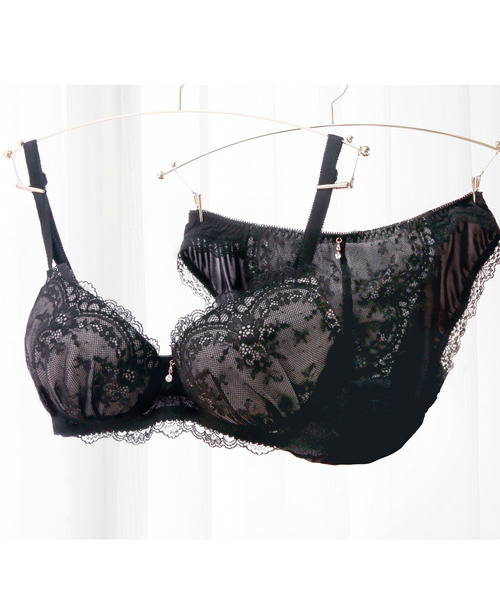 blooming FLORA（ブルーミングフローラ）の「【ふっくらバストをメイク！自然なキレイを叶える】 ブラジャー＆ショーツ セット / ナチュラルメイクブラ 大きいサイズ アンダー80 脇高 総レース B C D E F（ブラ&ショーツ・レディース・サックスブルー/ネイビー/ブラック/ピンク/ピンクベージュ/ラベンダー/ブラウン/イエロー/テラコッタ/サックスブルー系2/ピンク系2/オリーブ/ネイビー系2・B65/B75/B80/C70/C75/D75/F65/F70/F75/D80/E70/E80/E75/B70/C80/D65/D70/E65/F80/C65/D75M/C75M/B65M/B75M/D70M/B70M/B75L/E80L/E75L/C75L/D80L/F70M/E65M/F75L/C65M/D65M/D75L/E70M/F80L/C70M）」の2枚目の写真