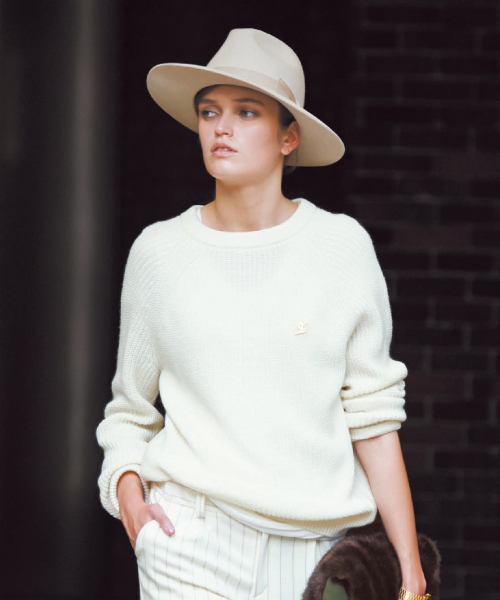 LOUNGEDRESS（ラウンジドレス）の「ミドルゲージニット（ニット/セーター・レディース・アイボリー/レッド/ブラック・ﾌﾘ-）」の2枚目の写真