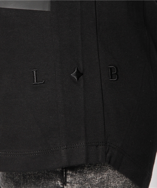 LES BENJAMINS（レス ベンジャミンズ）の「T-SHIRT　デザインTシャツ（Tシャツ/カットソー・レディース・ブラック・SMALL/MEDIUM）」の7枚目の写真