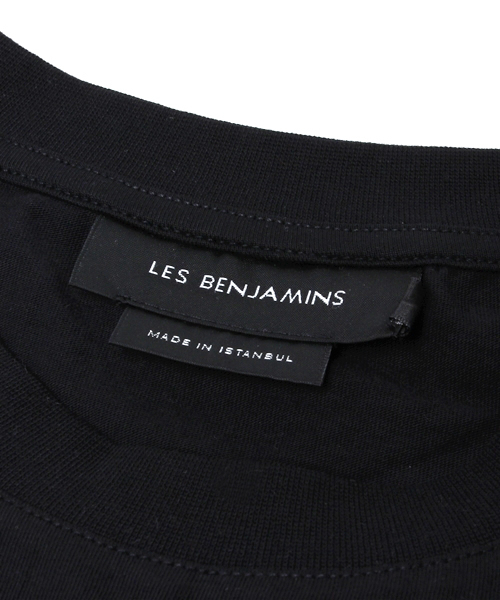 LES BENJAMINS（レス ベンジャミンズ）の「T-SHIRT　デザインTシャツ（Tシャツ/カットソー・レディース・ブラック・SMALL/MEDIUM）」の9枚目の写真