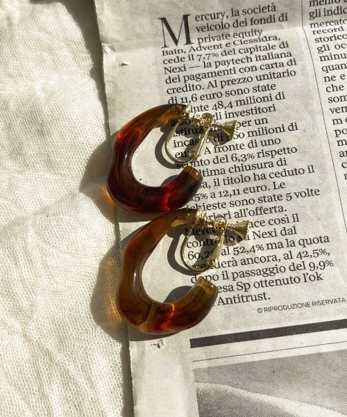 apres jour mignon（アプレジュールミニョン）の「【apresjour mignon×ARIAZ】アソートカラーイヤリング（イヤリング・レディース・モカ/アイボリー/オフホワイト/グレイッシュベージュ/ダークブラウン/マスタード/ライトブラウン/その他・ONESIZE）」の4枚目の写真