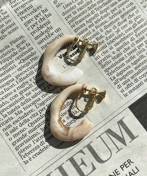 apres jour mignon（アプレジュールミニョン）の「【apresjour mignon×ARIAZ】アソートカラーイヤリング（イヤリング・レディース・モカ/アイボリー/オフホワイト/グレイッシュベージュ/ダークブラウン/マスタード/ライトブラウン/その他・ONESIZE）」の2枚目の写真