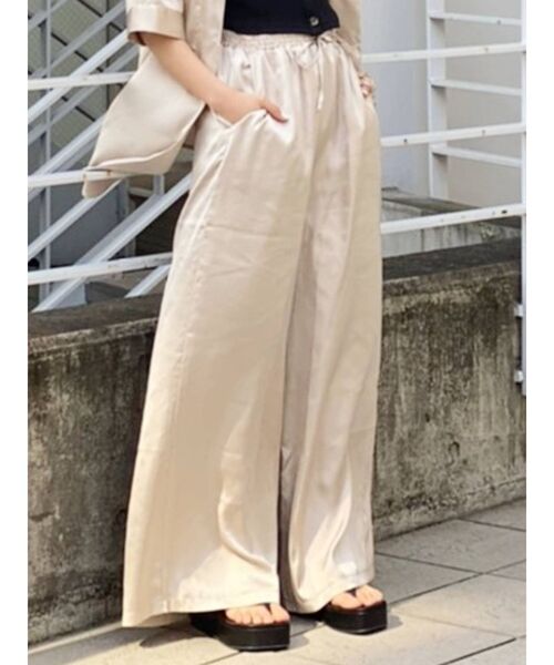 EVRIS（エヴリス）の「サテンワイドイージーパンツ【セットアップ着用可能】（その他パンツ・レディース・パープル/カーキ/ベージュ/ブラック・FREE）」の3枚目の写真