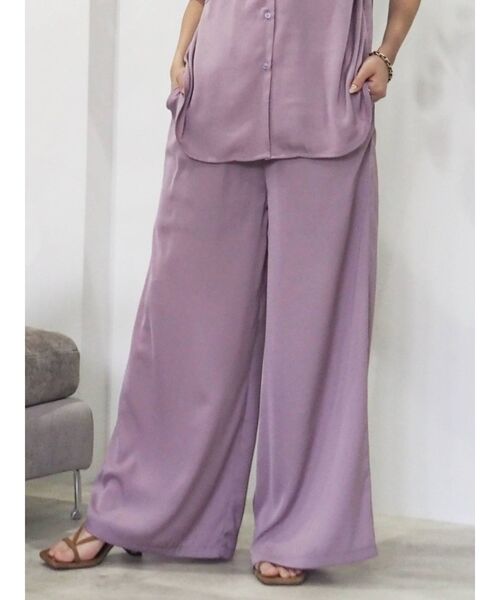 EVRIS（エヴリス）の「サテンワイドイージーパンツ【セットアップ着用可能】（その他パンツ・レディース・パープル/カーキ/ベージュ/ブラック・FREE）」の4枚目の写真