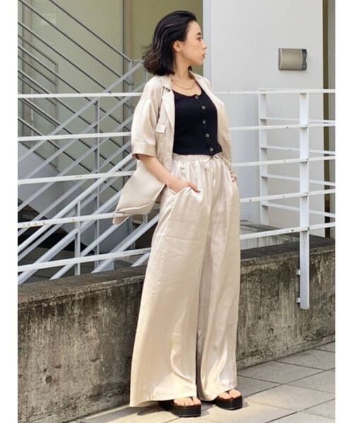 EVRIS（エヴリス）の「サテンワイドイージーパンツ【セットアップ着用可能】（その他パンツ・レディース・パープル/カーキ/ベージュ/ブラック・FREE）」の19枚目の写真