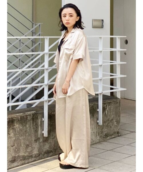 EVRIS（エヴリス）の「サテンワイドイージーパンツ【セットアップ着用可能】（その他パンツ・レディース・パープル/カーキ/ベージュ/ブラック・FREE）」の20枚目の写真