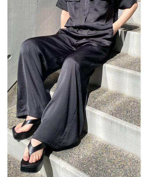 EVRIS（エヴリス）の「サテンワイドイージーパンツ【セットアップ着用可能】（その他パンツ・レディース・パープル/カーキ/ベージュ/ブラック・FREE）」の21枚目の写真