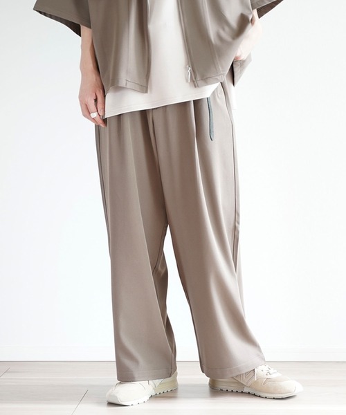 LILL（リル）の「【セットアップ 2点セット】ポリトロストレッチドレープリラクシング半袖ビッグポケットジップシャツ+ワイドパンツ（セットアップ・メンズ・ブラック/ネイビー/ブラウン/グレー/オフホワイト/グレー系/ダークブラウン/ブルー・S/M/L/XL）」の21枚目の写真