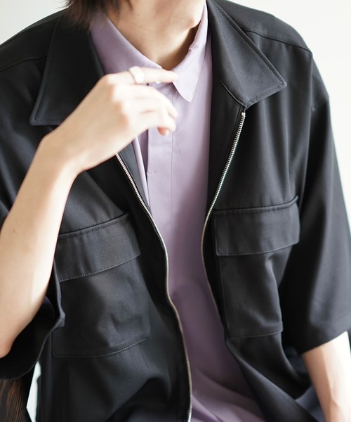 LILL（リル）の「【セットアップ 2点セット】ポリトロストレッチドレープリラクシング半袖ビッグポケットジップシャツ+ワイドパンツ（セットアップ・メンズ・ブラック/ネイビー/ブラウン/グレー/オフホワイト/グレー系/ダークブラウン/ブルー・S/M/L/XL）」の19枚目の写真