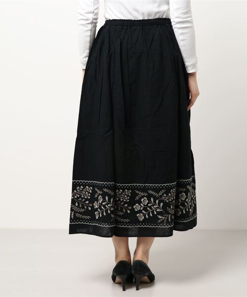 Samansa Mos2（サマンサ モスモス）の「夏のお花とスカラップ刺繍スカート（スカート・レディース・ブラック/パープル/オフホワイト・ﾌﾘ-）」の5枚目の写真
