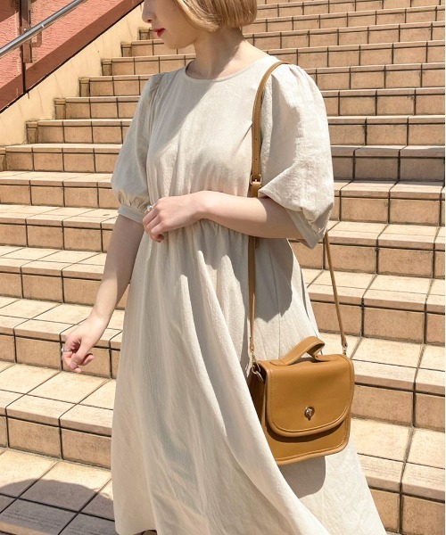 apres jour（アプレジュール）の「バックリボンパフワンピース【ZOZOTOWN限定アイテム】（ワンピース・レディース・オフホワイト/ブラック/ベージュ・フリー/X-LARGE）」の3枚目の写真