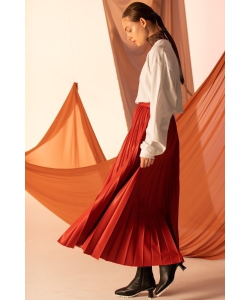 AULA AILA（アウラアイラ）の「フェイクレザープリーツスカート（スカート・レディース・レッド/オフホワイト/ブラック/シルバー・1/0）」の20枚目の写真