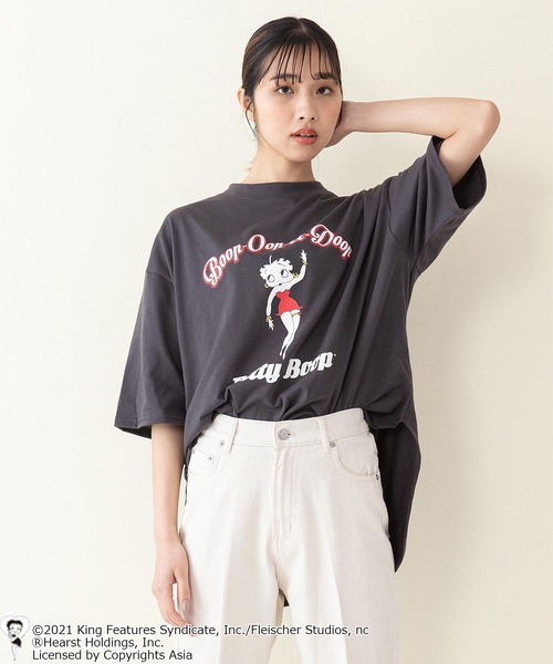 BETTY BOOP(ベティ・ブープ)の「【ベティー】ラウンドヘムオーバーサイズTシャツ(Tシャツ/カットソー・レディース・ダークグリーン/パープル/オフホワイト/ブラック系その他/グリーン系その他/スミクロ・FREE)」の3枚目の写真