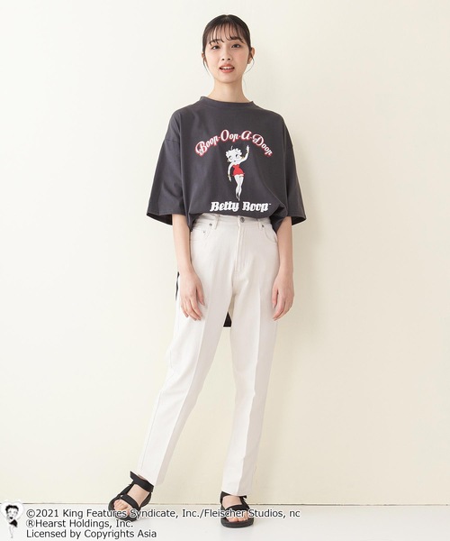 BETTY BOOP(ベティ・ブープ)の「【ベティー】ラウンドヘムオーバーサイズTシャツ(Tシャツ/カットソー・レディース・ダークグリーン/パープル/オフホワイト/ブラック系その他/グリーン系その他/スミクロ・FREE)」の7枚目の写真