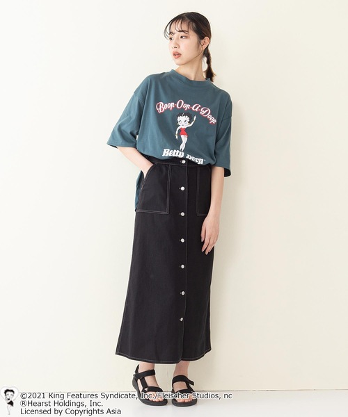 BETTY BOOP(ベティ・ブープ)の「【ベティー】ラウンドヘムオーバーサイズTシャツ(Tシャツ/カットソー・レディース・ダークグリーン/パープル/オフホワイト/ブラック系その他/グリーン系その他/スミクロ・FREE)」の13枚目の写真