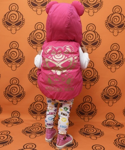 HYSTERIC MINI（ヒステリックミニ）の「TEDDY MINI MONOGRAM総柄中綿入りベスト（ベスト・キッズ・ブラック/ピンク/ブラウン・MEDIUM）」の10枚目の写真