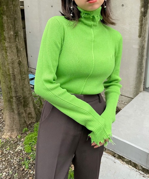 WHO'S WHO gallery（フーズフーギャラリー）の「ダメージスライドリブニット（ニット/セーター・レディース・ブラック/オフホワイト/ライム/オレンジ/ブルー/グリーン・FREE）」の3枚目の写真