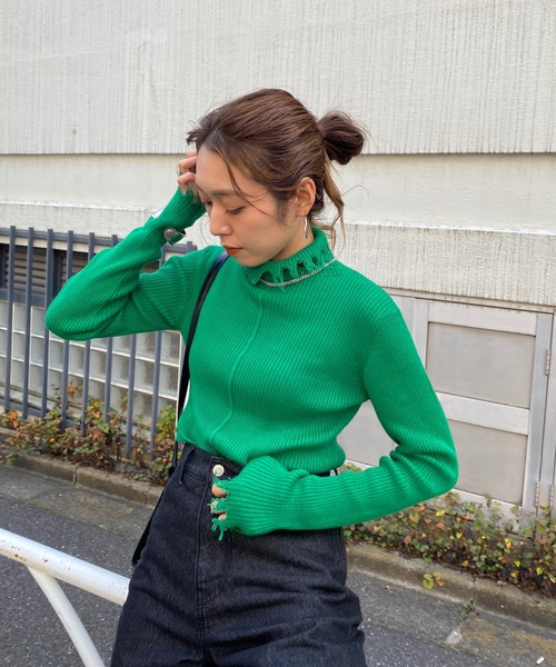 WHO'S WHO gallery（フーズフーギャラリー）の「ダメージスライドリブニット（ニット/セーター・レディース・ブラック/オフホワイト/ライム/オレンジ/ブルー/グリーン・FREE）」の7枚目の写真