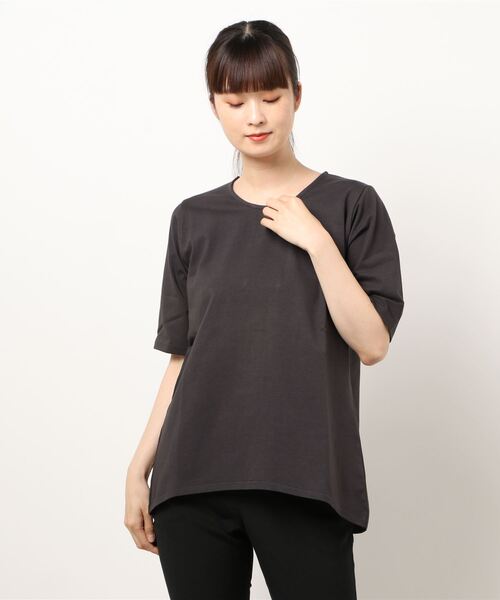 Lui's（ルイス）の「バックオープンコンパクトトップス（Tシャツ/カットソー・レディース・オフホワイト/レッド系その他/ダークグレー・FREE）」の6枚目の写真