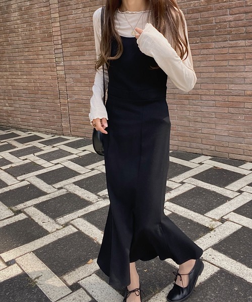 LAUIR(ラウアー)の「バックリボンマーメイドキャミソールワンピース(ワンピース・レディース・ブラック/キャメル/ブラウン/ベージュ・X-LARGE/MEDIUM/LARGE/SMALL)」の5枚目の写真