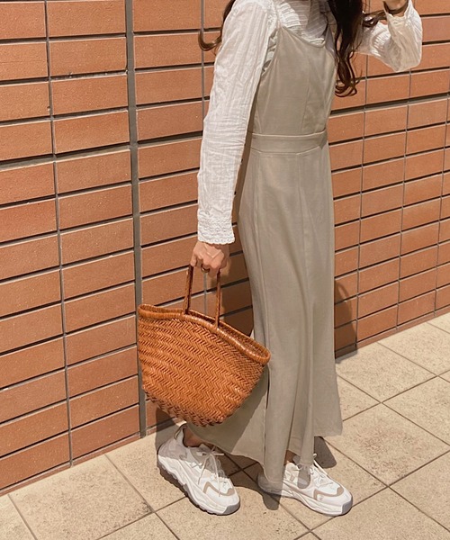 LAUIR(ラウアー)の「バックリボンマーメイドキャミソールワンピース(ワンピース・レディース・ブラック/キャメル/ブラウン/ベージュ・X-LARGE/MEDIUM/LARGE/SMALL)」の13枚目の写真