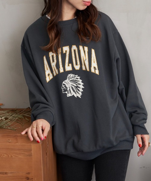 AIC.（エーアイシー）の「ARIZONAロゴプリントビッグ裏毛スウェット（スウェット・レディース・オフホワイト/グレー/チャコールグレー/ネイビー・FREE）」の3枚目の写真