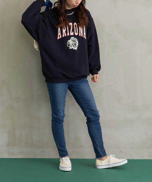 AIC.（エーアイシー）の「ARIZONAロゴプリントビッグ裏毛スウェット（スウェット・レディース・オフホワイト/グレー/チャコールグレー/ネイビー・FREE）」の6枚目の写真