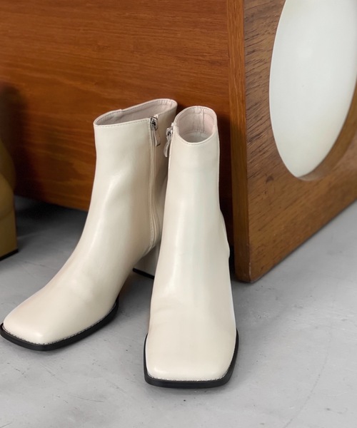 Solace（ソレイス）の「ワイドスクエアトゥミドルブーツ（ブーツ・レディース・ベージュ/アイボリー/ブラック・LL/M/L）」の4枚目の写真