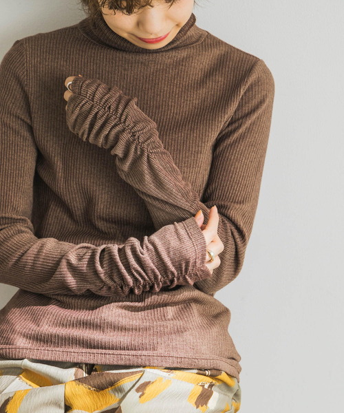 URBAN RESEARCH（アーバンリサーチ）の「シャーリングスリーブタートルネックカットソー（Tシャツ/カットソー・レディース・ライトグレー/ブラウン/グリーン/ライトブルー・FREE）」の14枚目の写真