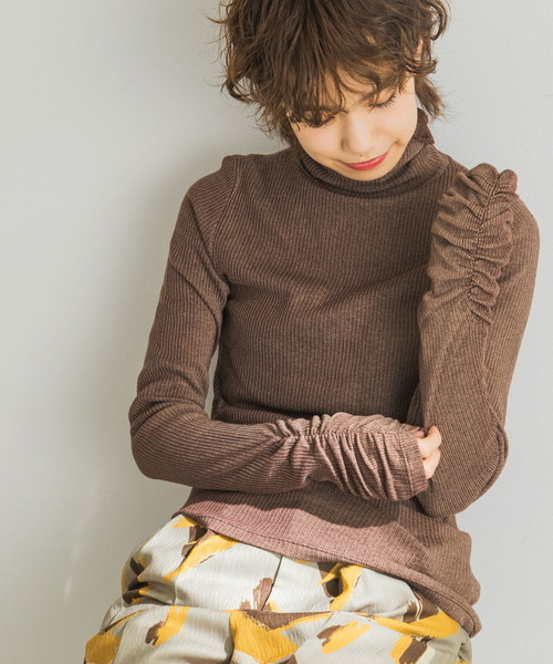 URBAN RESEARCH（アーバンリサーチ）の「シャーリングスリーブタートルネックカットソー（Tシャツ/カットソー・レディース・ライトグレー/ブラウン/グリーン/ライトブルー・FREE）」の11枚目の写真