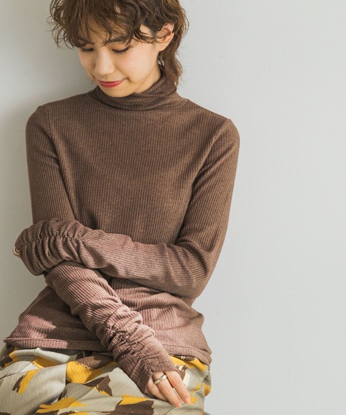 URBAN RESEARCH（アーバンリサーチ）の「シャーリングスリーブタートルネックカットソー（Tシャツ/カットソー・レディース・ライトグレー/ブラウン/グリーン/ライトブルー・FREE）」の15枚目の写真