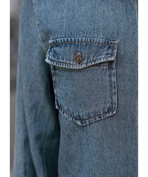 STYLE DELI（スタイルデリ）の「ベーシックデニムシャツ（シャツ/ブラウス・レディース・ブルー・MEDIUM）」の3枚目の写真
