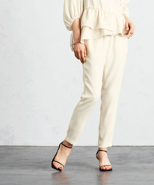 NOLLEY’S Sophi(ノーリーズソフィ)の「◇【WEB限定】テーパードパンツ(その他パンツ・レディース・オフホワイト/ブラック/グレイッシュベージュ/ネイビー・36/38/40)」の1枚目の写真