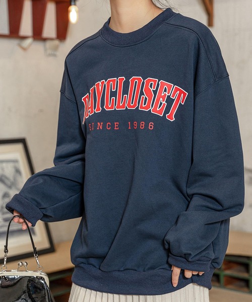 DAY CLOSET（デイ クローゼット）の「レディース DAYCLOSETロゴ入りプルオーバースウェット（スウェット・レディース・ネイビー/ホワイト系その他/グリーン/チャコールグレー・ONE SIZE）」の4枚目の写真