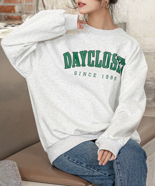 DAY CLOSET（デイ クローゼット）の「レディース DAYCLOSETロゴ入りプルオーバースウェット（スウェット・レディース・ネイビー/ホワイト系その他/グリーン/チャコールグレー・ONE SIZE）」の5枚目の写真