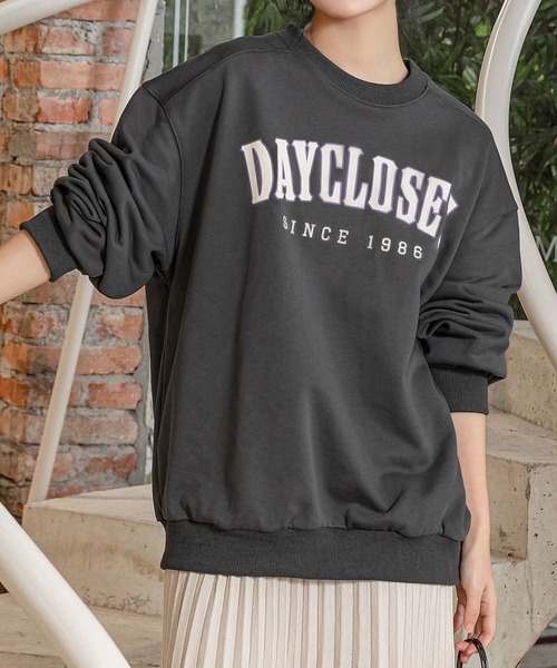DAY CLOSET（デイ クローゼット）の「レディース DAYCLOSETロゴ入りプルオーバースウェット（スウェット・レディース・ネイビー/ホワイト系その他/グリーン/チャコールグレー・ONE SIZE）」の9枚目の写真