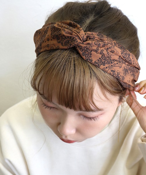 Monocoro toppi(モノコロトッピ)の「ペイズリー柄 ヘアバンド(ヘアバンド・レディース・ブラウン/ブラック/アイボリー・フリー)」の3枚目の写真