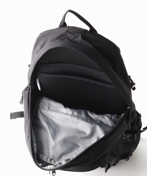THE NORTH FACE(ザノースフェイス)の「【THE NORTH FACE / ザ ノースフェイス】Hot Shot(バックパック/リュック・メンズ・ブラック/オリーブ/カーキ/ライトグレー・FREE)」の11枚目の写真