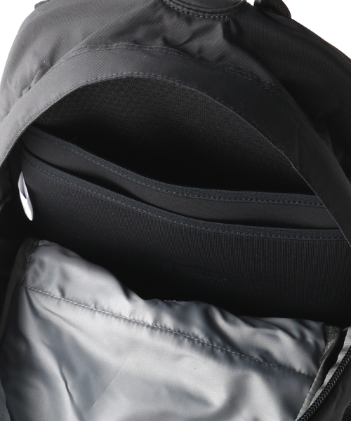 THE NORTH FACE(ザノースフェイス)の「【THE NORTH FACE / ザ ノースフェイス】Hot Shot(バックパック/リュック・メンズ・ブラック/オリーブ/カーキ/ライトグレー・FREE)」の12枚目の写真