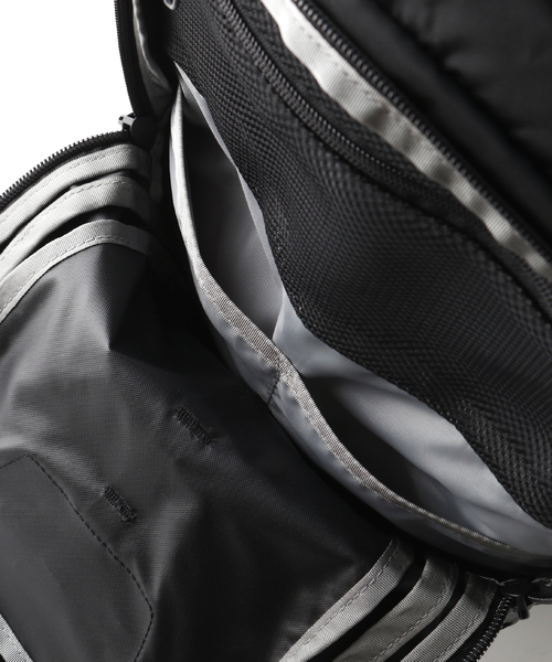 THE NORTH FACE(ザノースフェイス)の「【THE NORTH FACE / ザ ノースフェイス】Hot Shot(バックパック/リュック・メンズ・ブラック/オリーブ/カーキ/ライトグレー・FREE)」の15枚目の写真