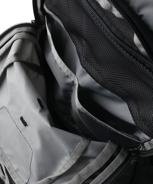 THE NORTH FACE(ザノースフェイス)の「【THE NORTH FACE / ザ ノースフェイス】Hot Shot(バックパック/リュック・メンズ・ブラック/オリーブ/カーキ/ライトグレー・FREE)」の16枚目の写真