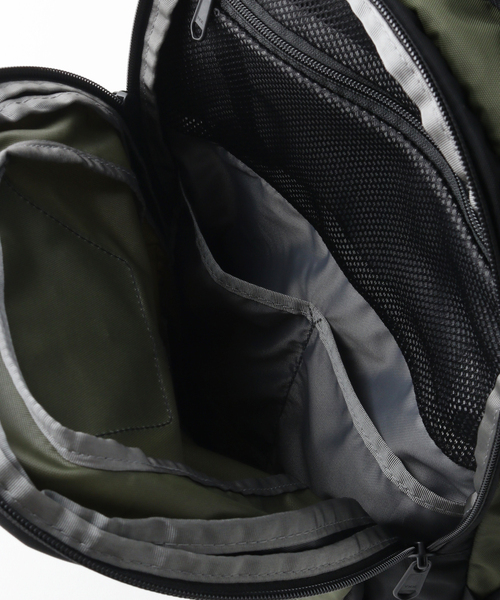 THE NORTH FACE(ザノースフェイス)の「【THE NORTH FACE / ザ ノースフェイス】Hot Shot(バックパック/リュック・メンズ・ブラック/オリーブ/カーキ/ライトグレー・FREE)」の17枚目の写真