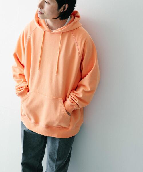 ITEMS URBANRESEARCH（アイテムズ アーバンリサーチ）の「SCREEN STARS　日焼け加工 カラースウェットパーカー（パーカー・メンズ・ブルー/ナチュラル/ブラック/オレンジ・LARGE/MEDIUM）」の4枚目の写真