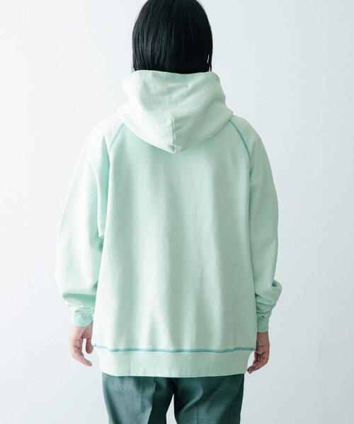 ITEMS URBANRESEARCH（アイテムズ アーバンリサーチ）の「SCREEN STARS　日焼け加工 カラースウェットパーカー（パーカー・メンズ・ブルー/ナチュラル/ブラック/オレンジ・LARGE/MEDIUM）」の22枚目の写真