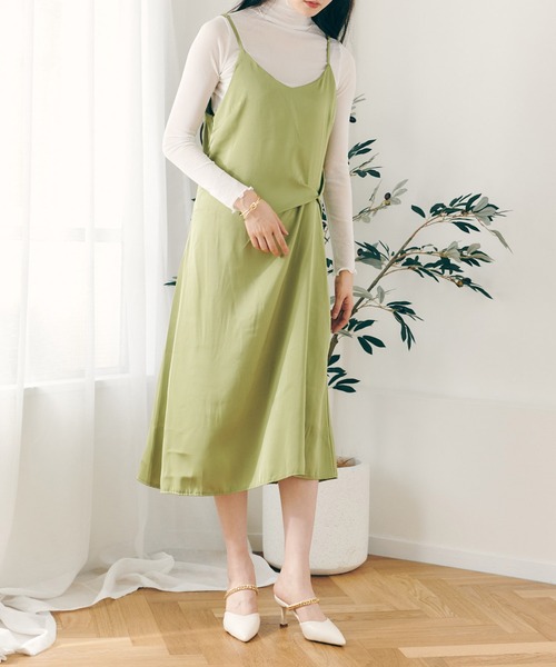 Lamoa（ラモア）の「Lamoa/ツイストデザイン サテン キャミワンピース（ワンピース・レディース・ブラック/グリーン・SMALL/LARGE）」の3枚目の写真